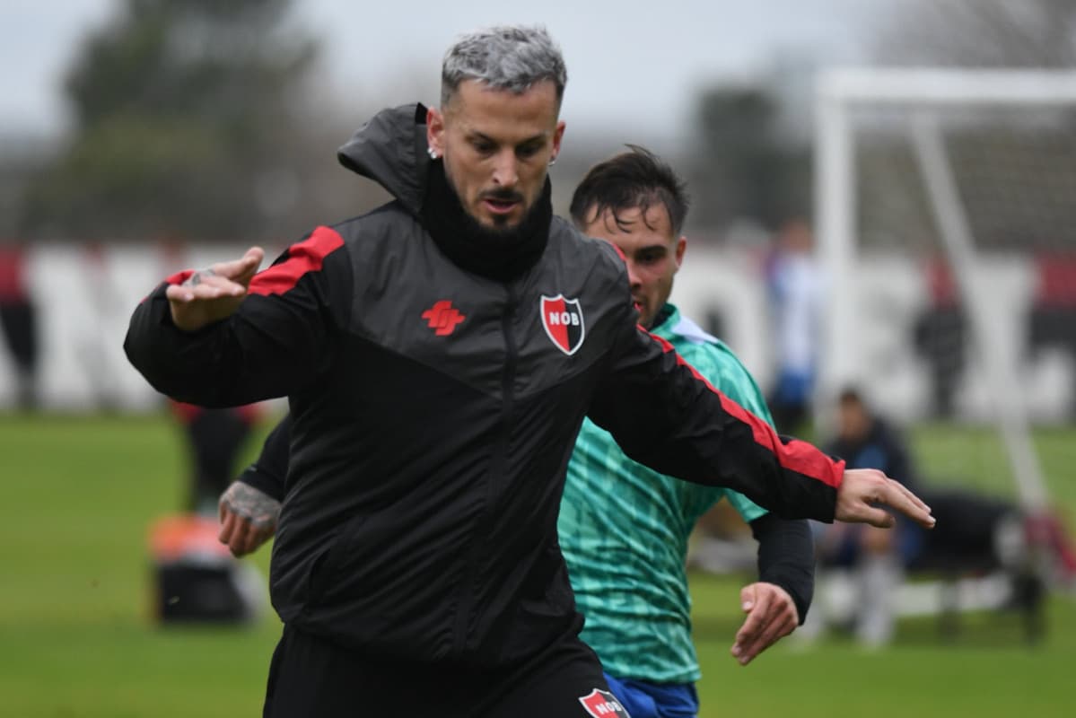 Darío Benedetto sumó sus primeros minutos en Newell’s con dos goles en un amistoso de pretemporada