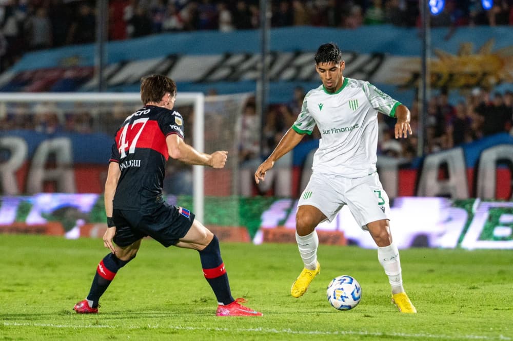 Banfield se enfrenta a Tigre en busca de un lugar en los octavos de final