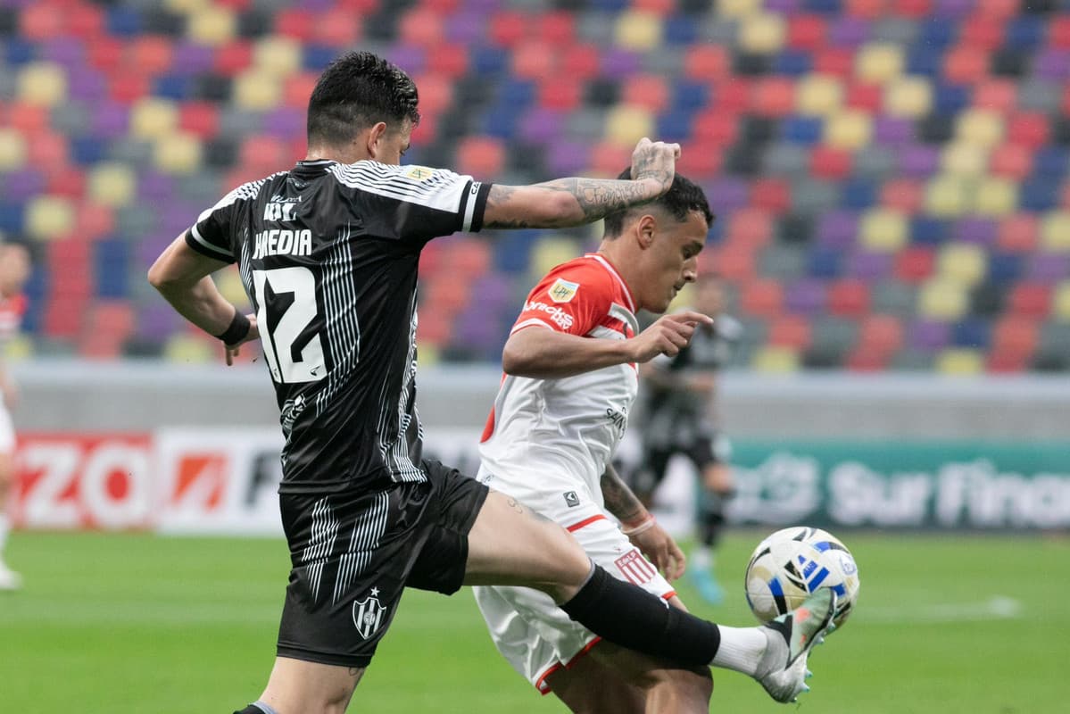 Dura derrota de Estudiantes frente a Central Córdoba en el Madre de Ciudades